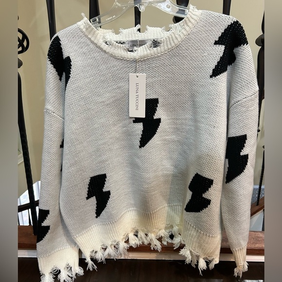 Luna Tuccini Distressed White and Black Sweater Size 12 NWT - Picture 2 of 5